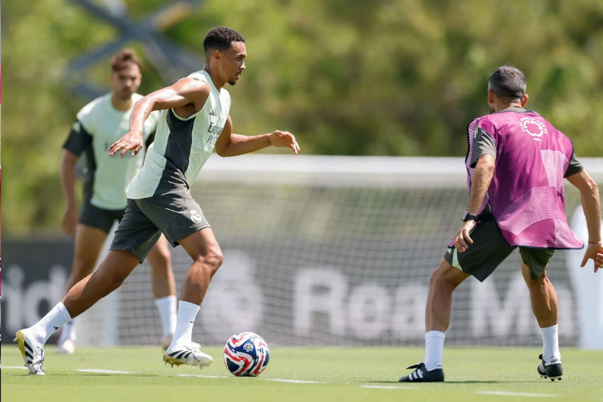 Alexander-Arnold, reforço do Real Madrid para a temporada