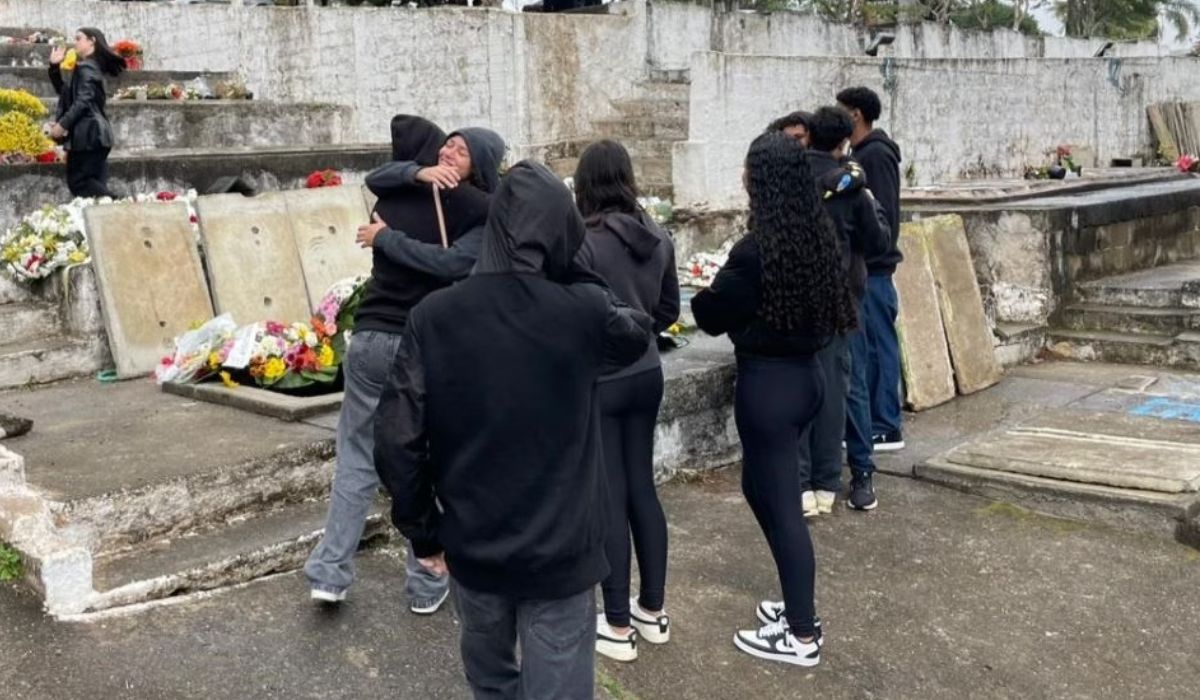 Ana Luiza foi enterrada nesta terça-feira (3)