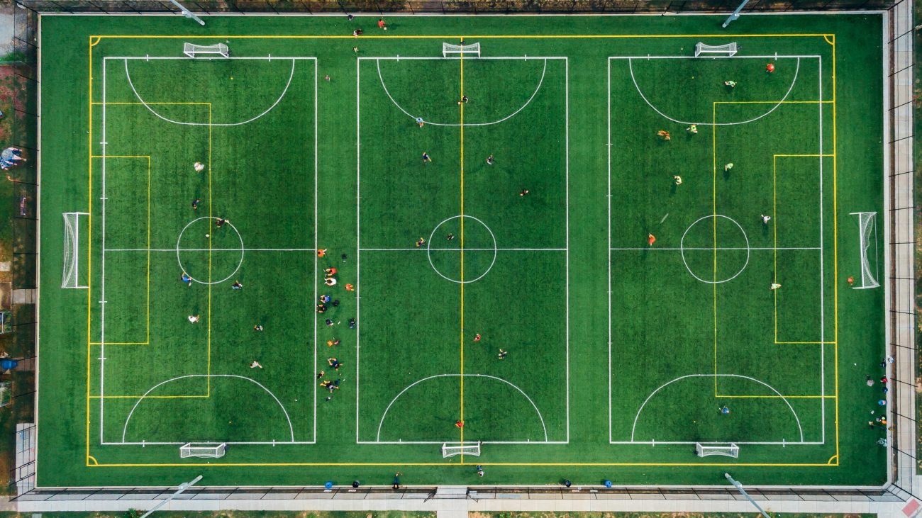 Diferentes campos de futebol juntos. Conteúdo sobre aposta sistema.