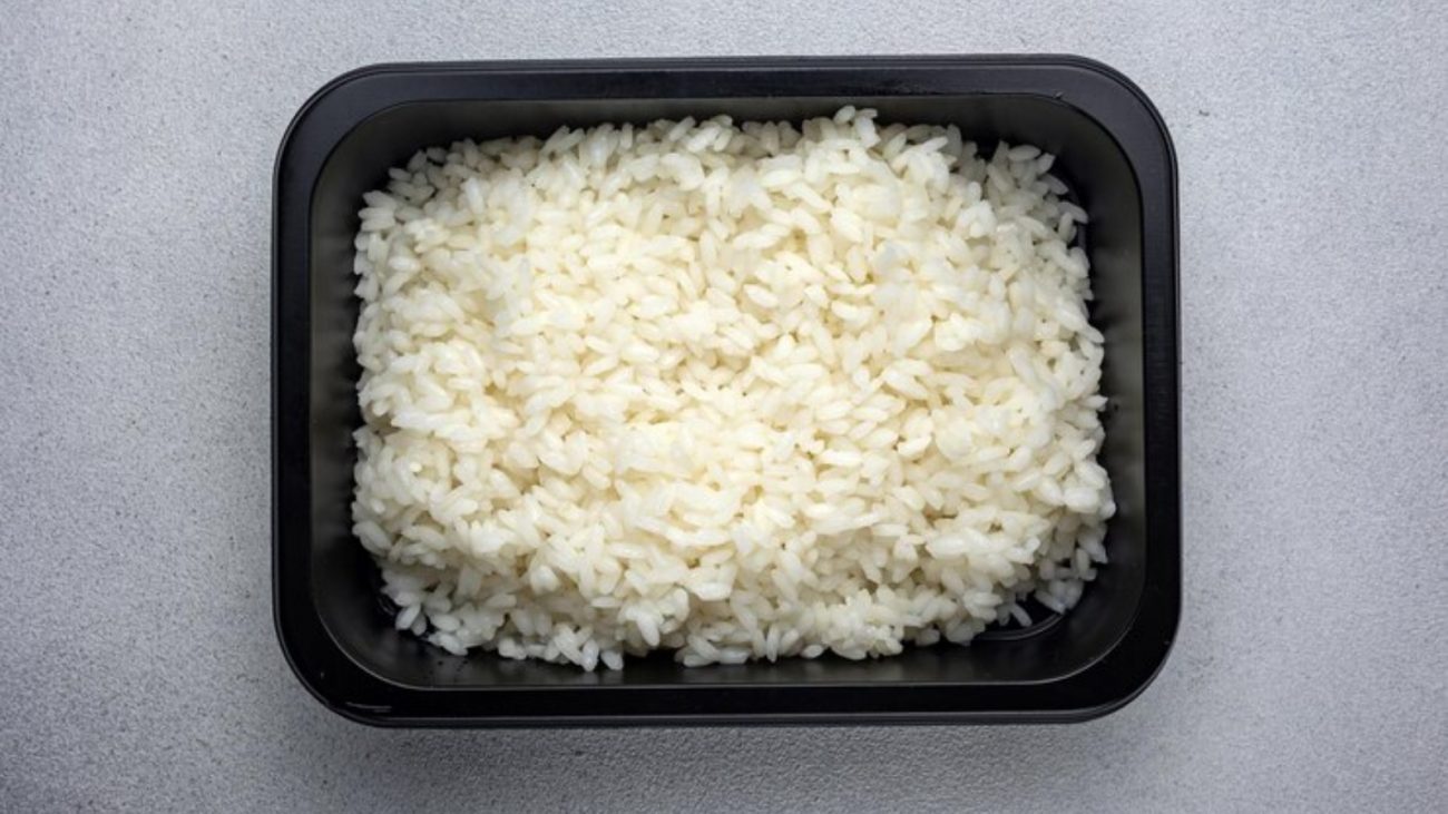 Imagem de arroz branco dentro de pote