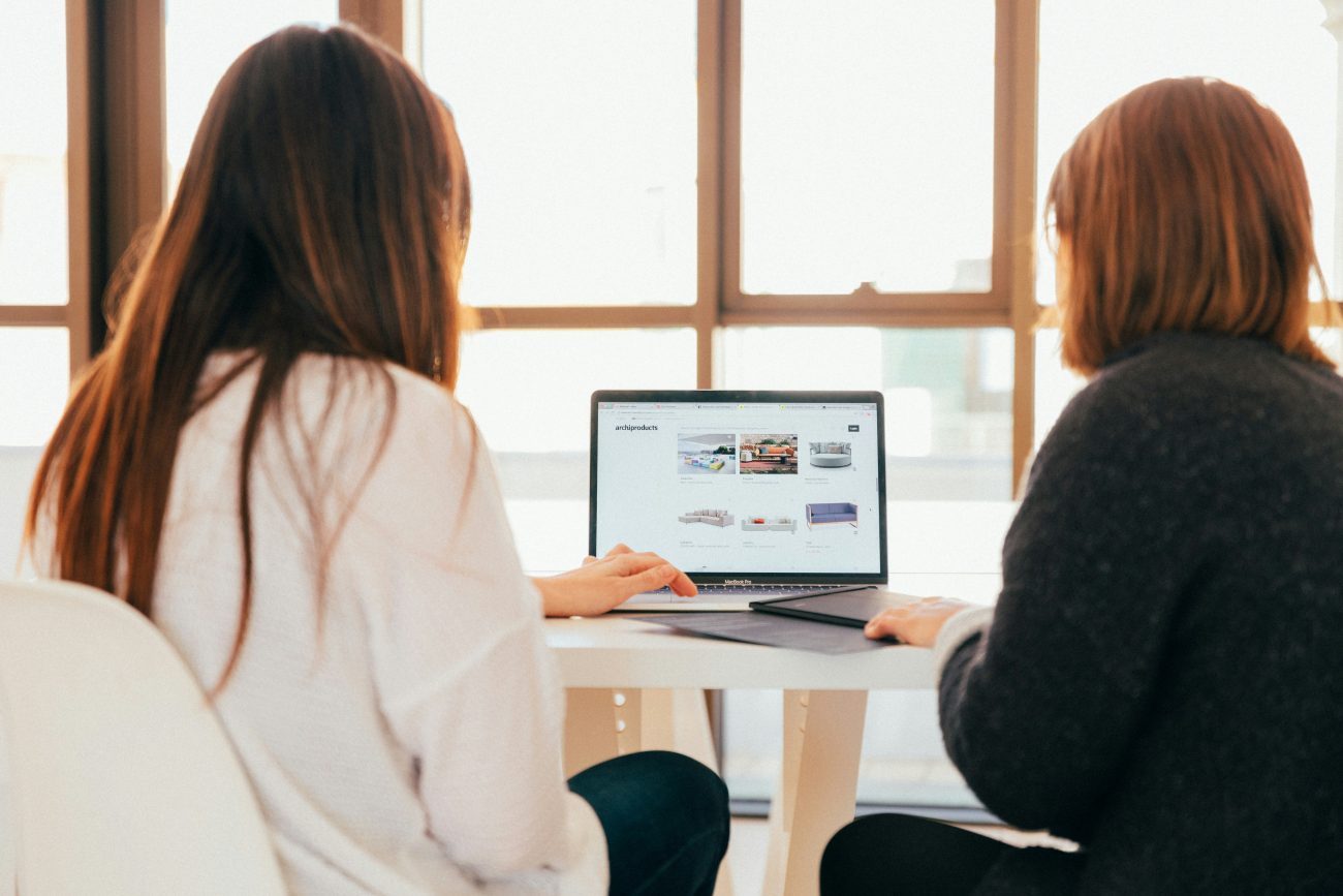 mulheres de setor administrativo