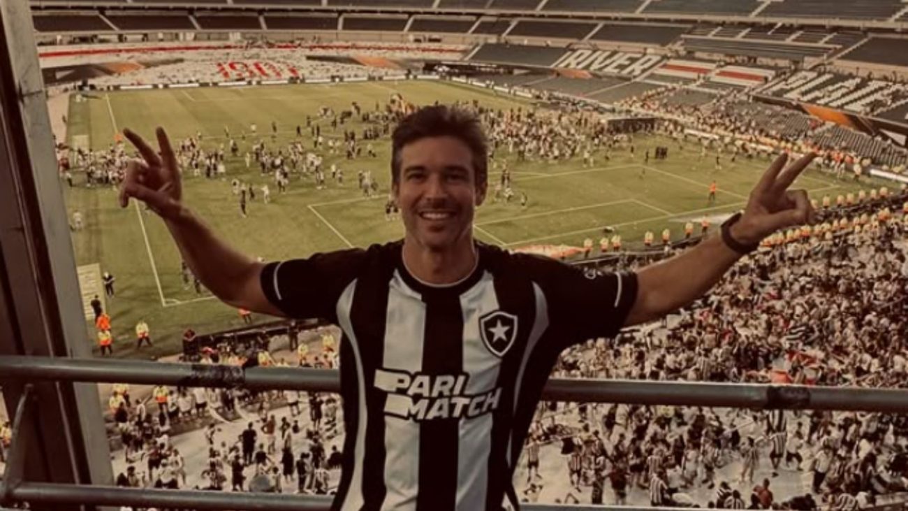 Ator é torcedor do Botafogo - @velascobernardo/Instagram/Reprodução/ND