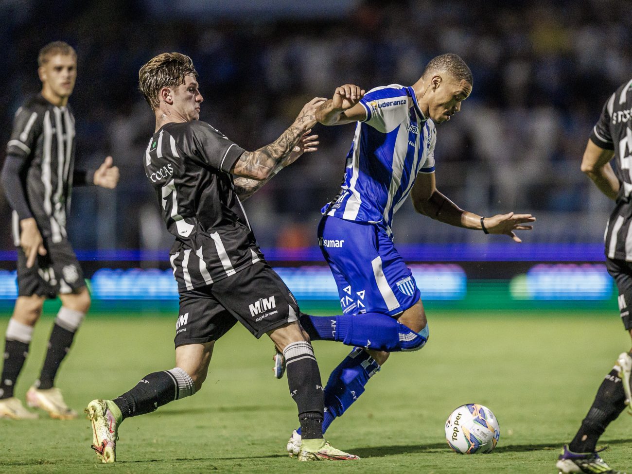 Lance do jogo entre Avaí e Figueirense