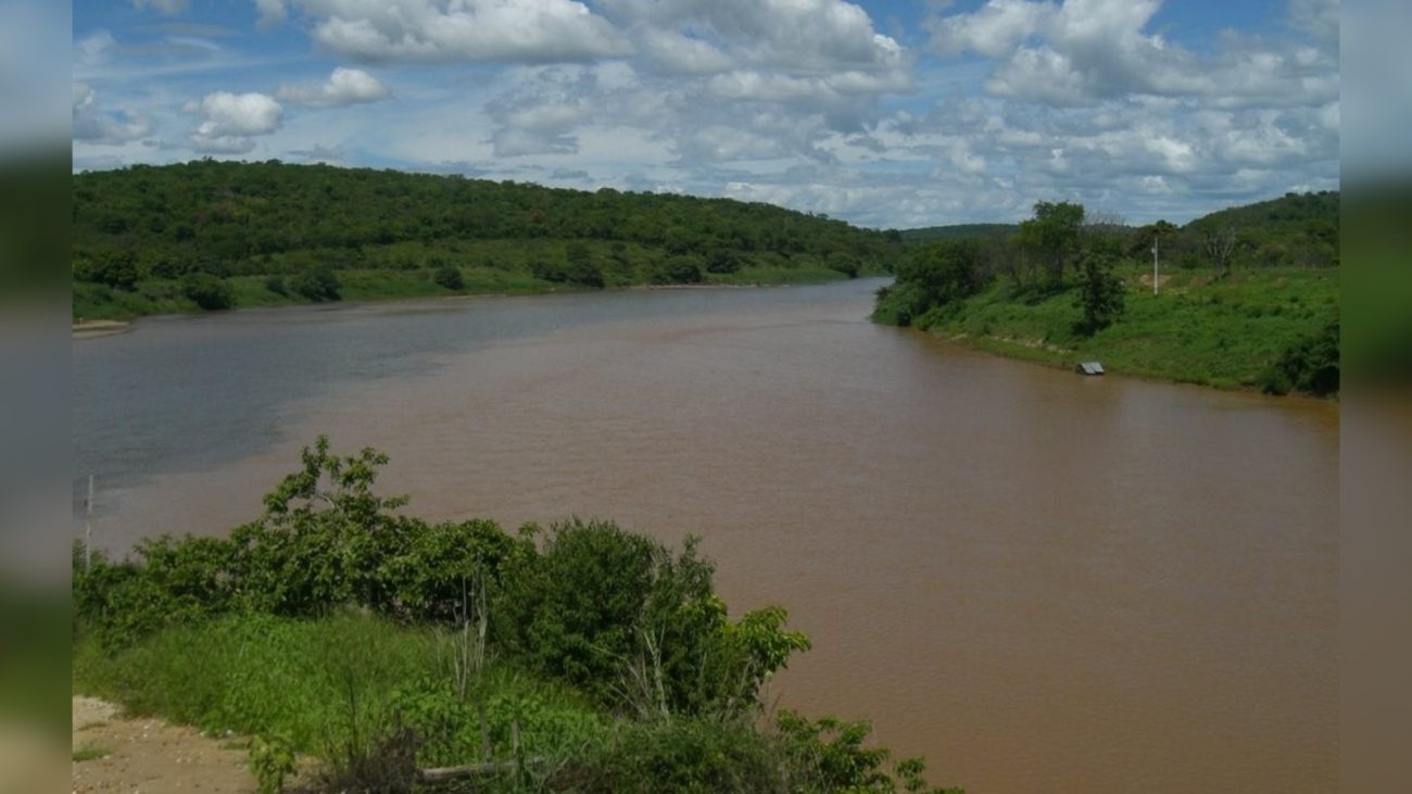 Barra do Pontal é um balneário natural localizado no distrito de Itira, onde há o encontro dos riosAraçuaí e Jequitinhonha, segundo o portal do Turismo em Minas Gerais - Breno Rodrigues/Setur-MG/ND