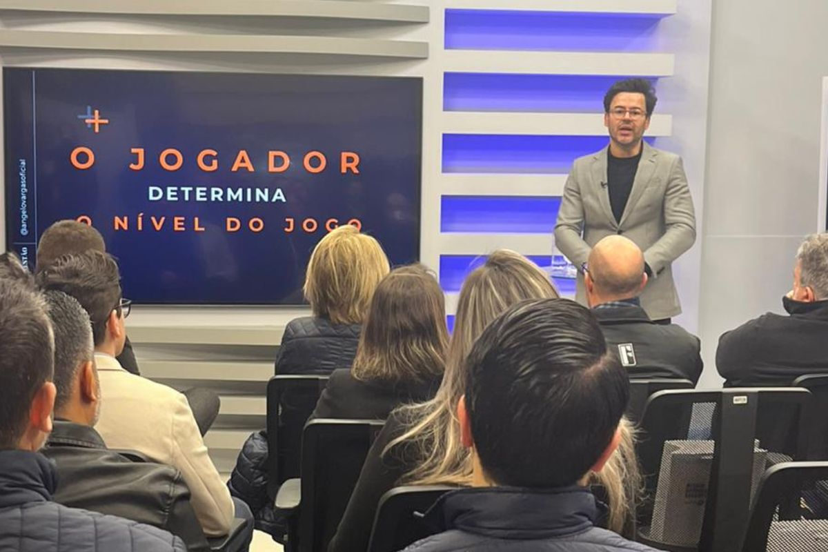 Café com Insights reúne empresários do Oeste de SC para debater liderança e sucessão