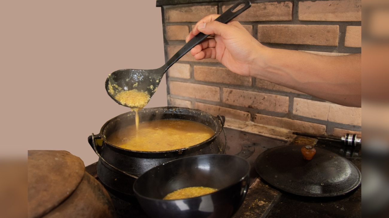 Cebola, alho, coentro e aquele toque caseiro que dá gosto de infância. - Canva/ND