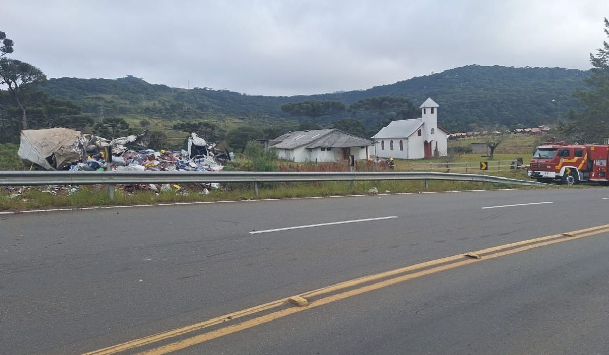 Motorista morreu e passageiro ficou ferido – Foto: PMRv/Divulga&ccedil;&atilde;o/ND