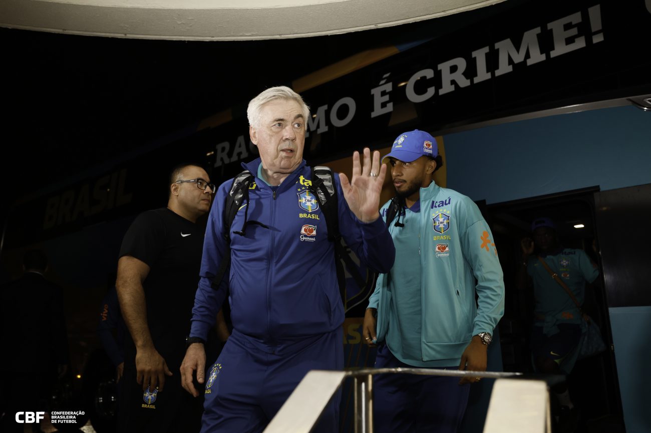 Ancelotti na Seleção Brasileira, chegando ao Equador para sua estreia 