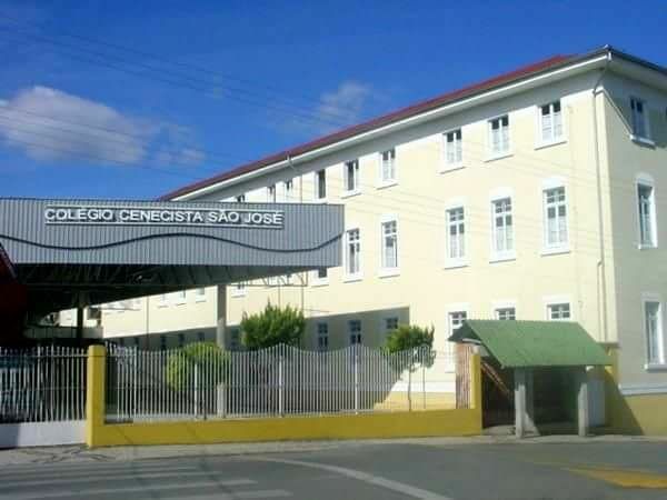 Entrada principal do colégio, marco da educação em Rio Negrinho desde 1947 - Arquivo/ND