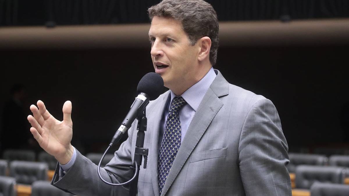Novo oficializa candidatura de Ricardo Salles ao Senado e define apoio à reeleição de Tarcísio