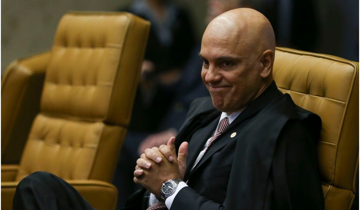 Imagem do Alexandre de Moraes, para fazer referência ao fato de que ele ordenou o pedido de extradição da deputada Zambelli 