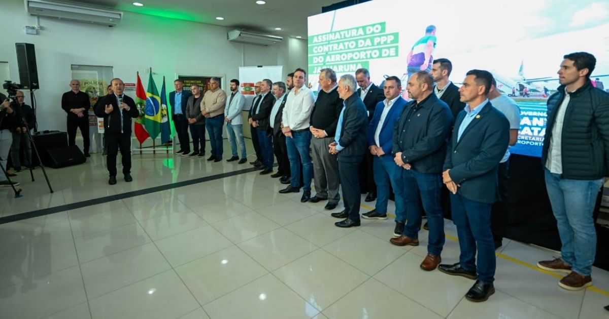 Evento de assinatura do contrato da PPP do Aeroporto de Jaguaruna reuniu líderes do estado