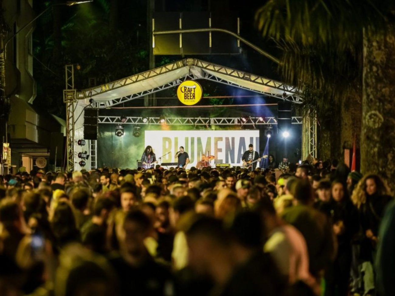 Trânsito em Blumenau: festival Craft Beer intedita Rua das Palmeiras neste fim de semana