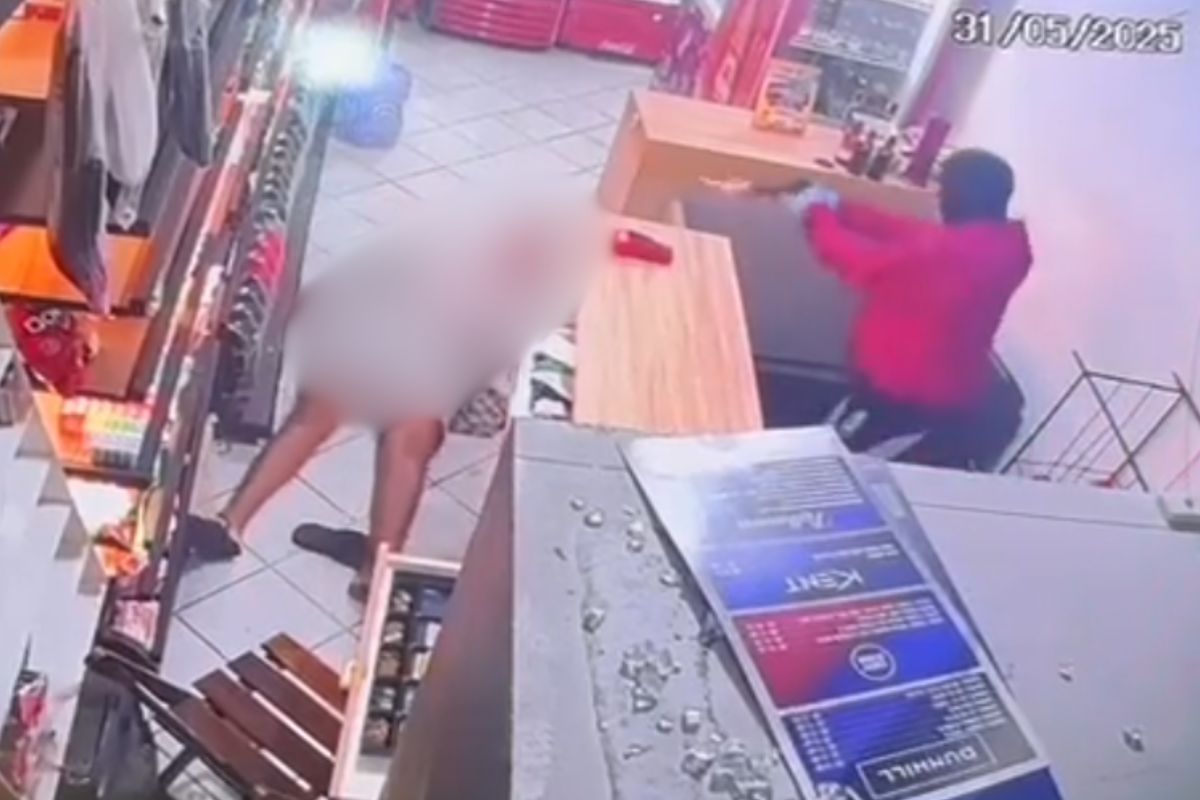Homem de 26 anos é surpreendido por atiradores em loja de bebidas em Florianópolis