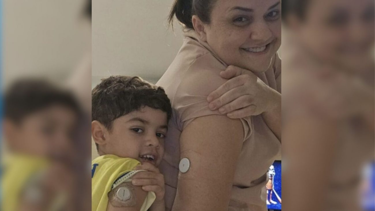 Filho de Marília Mendonça usa sensor para controlar diabetes tipo 1