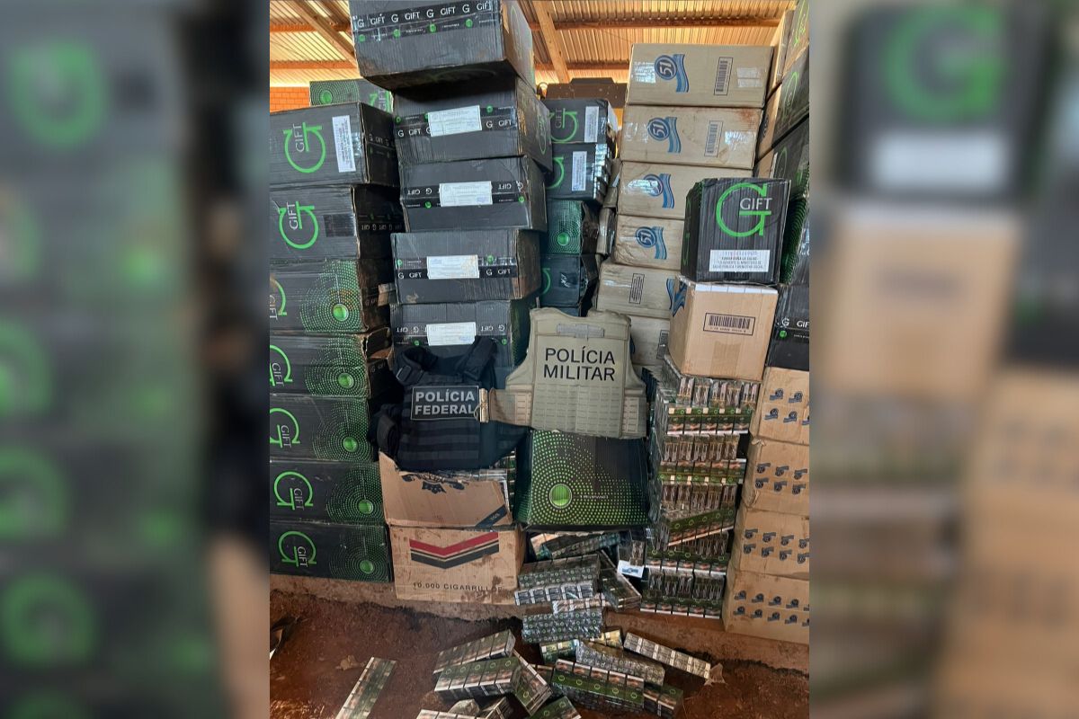 Galpão com 100 mil maços de cigarros é encontrado e dupla é presa em flagrante em SC