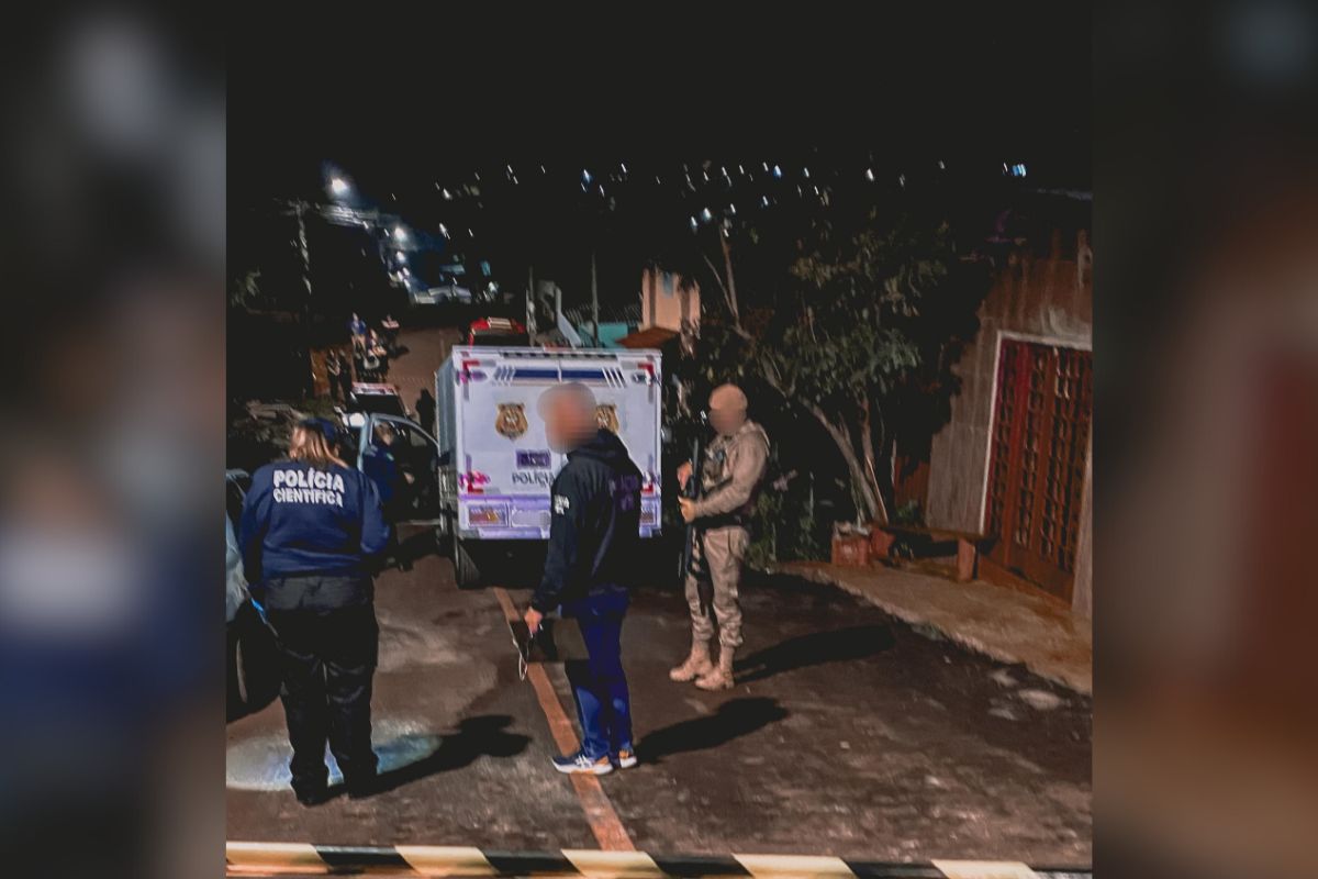 Um homem foi encontrado morto dentro de um carro em Xaxim; polícia investiga o caso