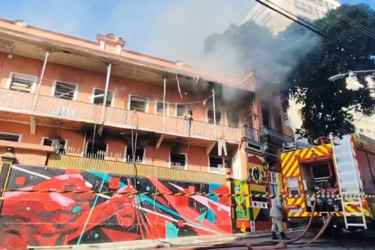 Suspeito que tentou atear fogo na companheira teria fugido com medo de ser linchado – Foto: Reprodu&ccedil;&atilde;o/RJ no Ar/ND