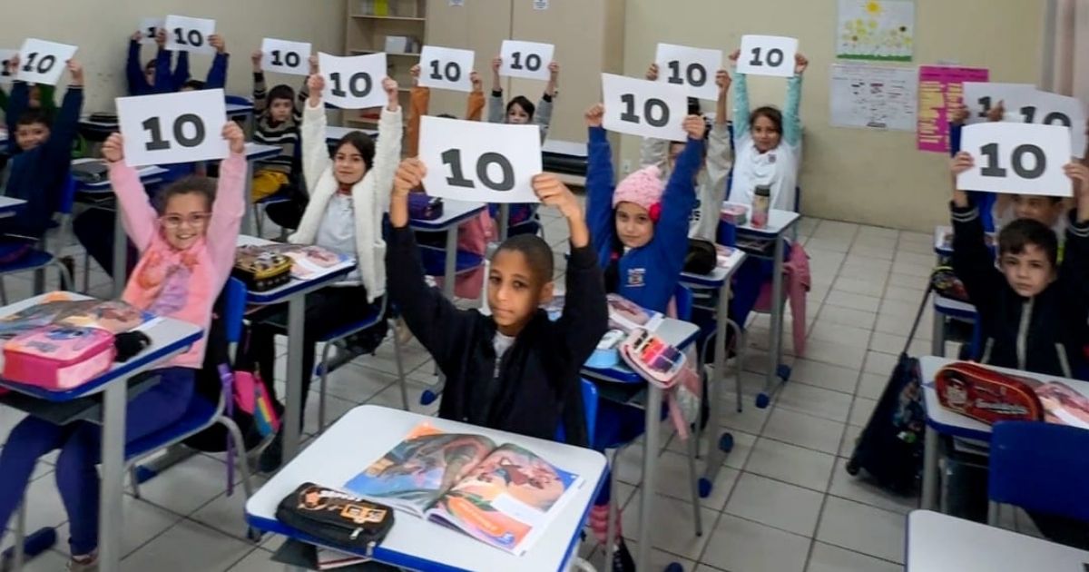 Criciúma garante direito a boletim com notas para alunos com deficiência que podem ser avaliados