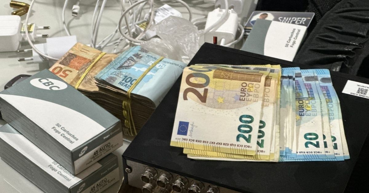Policiais apreenderam grande quantidade de dinheiro e munições - Foto: Polícia Federal/Divulgação/ND