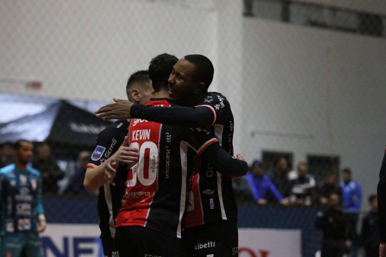 JEC Futsal vence o Joaçaba e mantém vice-liderança da Liga Nacional