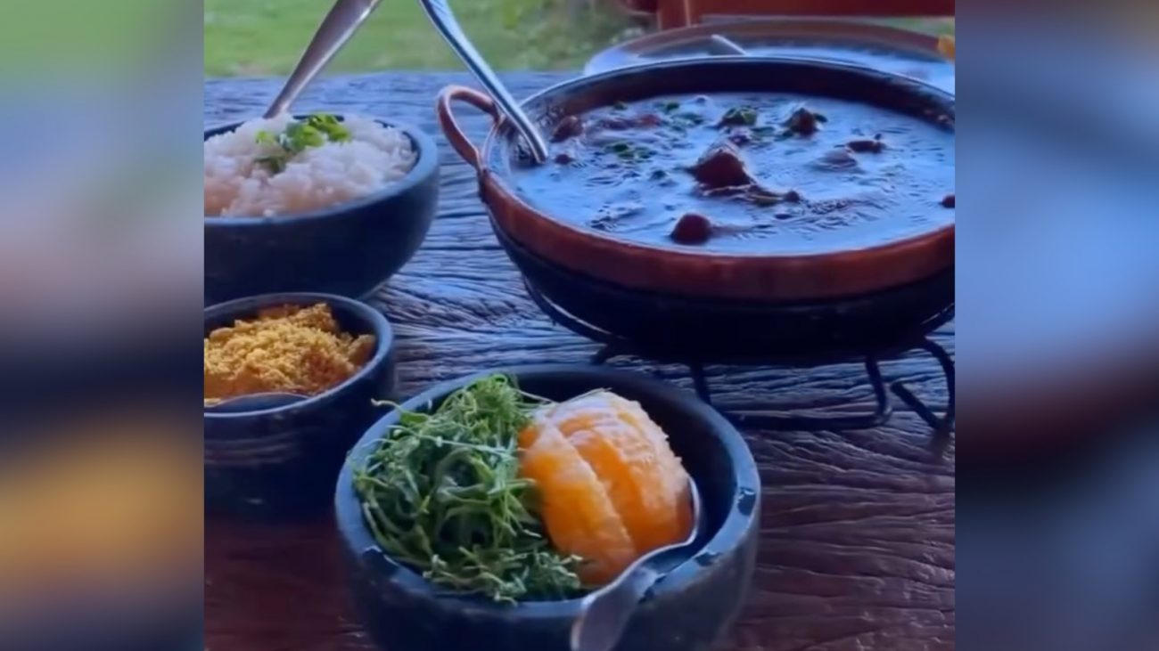 Imagem de comida em tigelas 