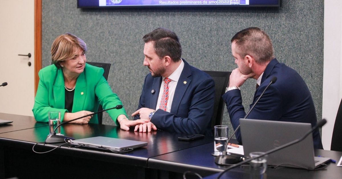 Imagem de uma reunião do IBGE, para fazer referência aos dados que foram divulgados nesta terça, sobre as pesquisas de pessoas com autismo 