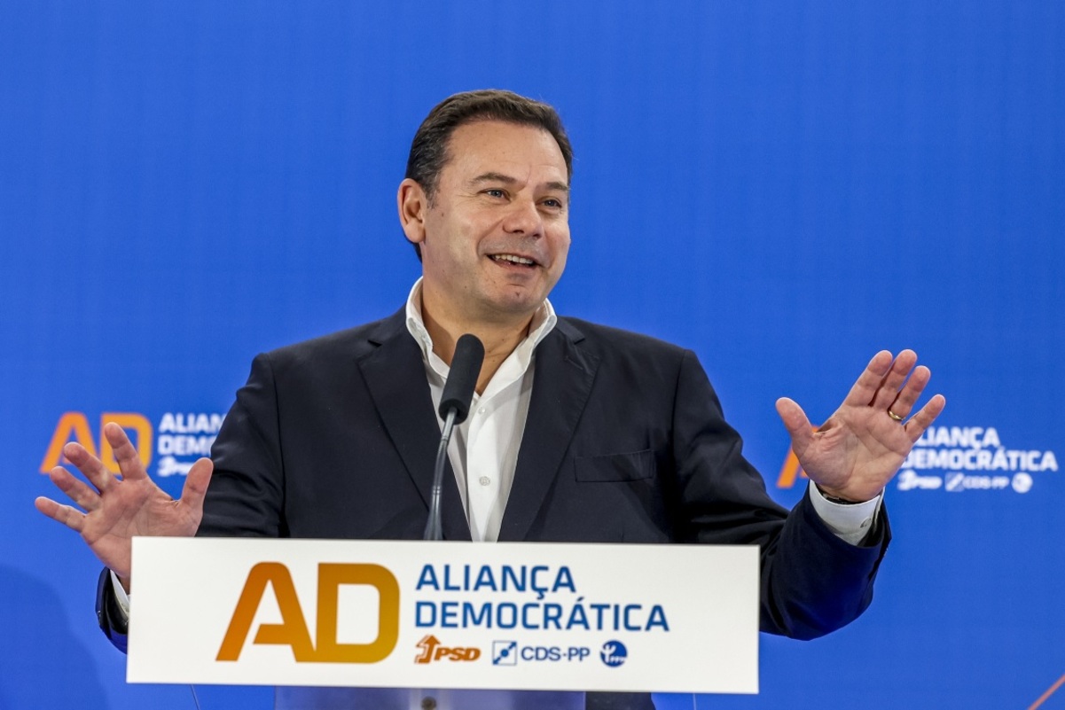 Aumento do controle na política de imigração em Portugal foi uma das promessas do primeiro-ministro português, Luís Montenegro, que também preside a Aliança Democrática - Foto: PSD Portugal/Reprodução/ND