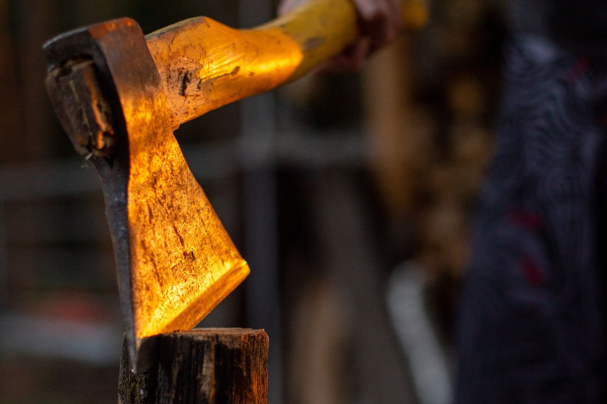 O homem foi morto com golpes de machado em Curitibanos 