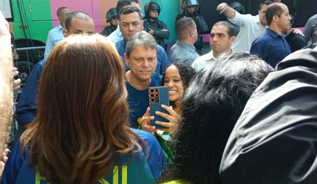 Governador de São Paulo, Tarcísio de Freitas (Republicanos) participa de manifestação em São Paulo – Foto: Adriano Assis/ND