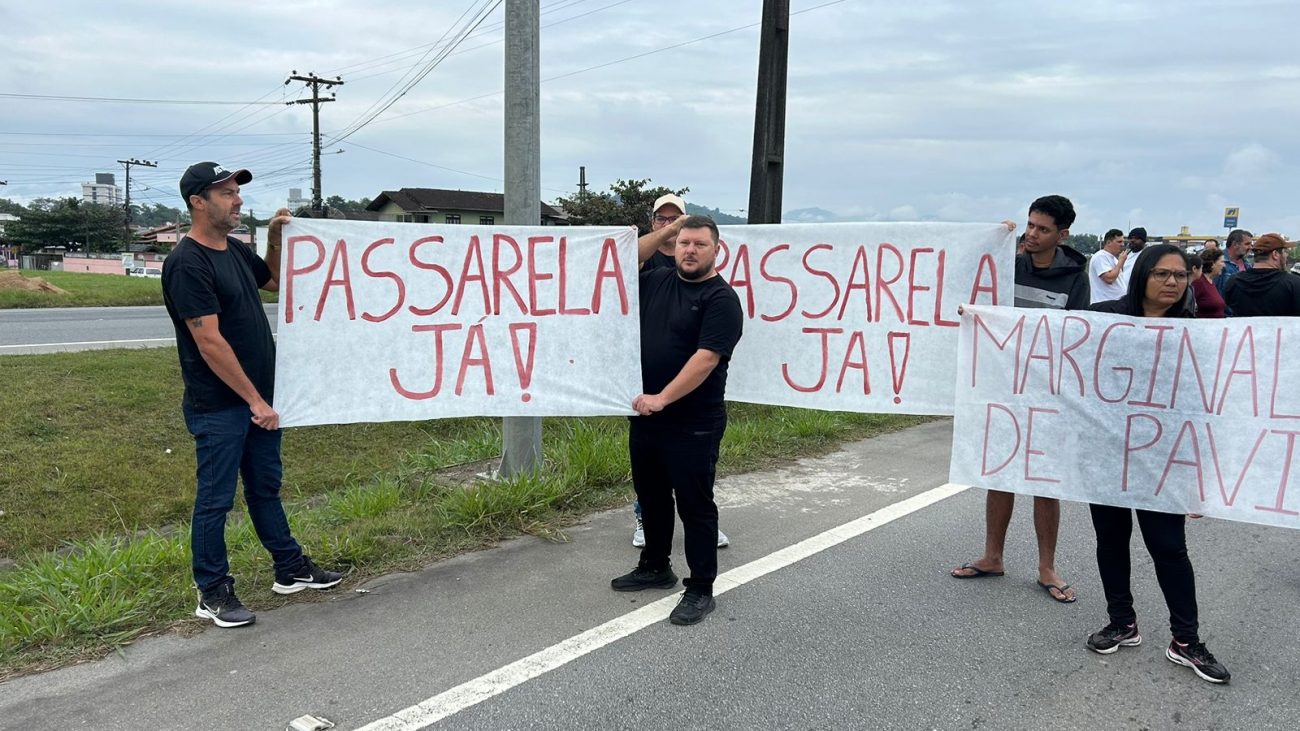 Um novo protesto será organizado dentro de 30 dias caso não haja resposta das autoridades - Reprodução/NDTV Record