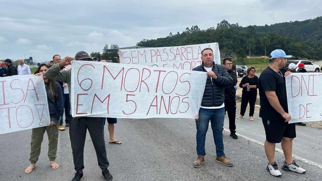 Manifestantes falam que desde 2021, seis pessoas morreram no local - Reprodução/NDTV Record