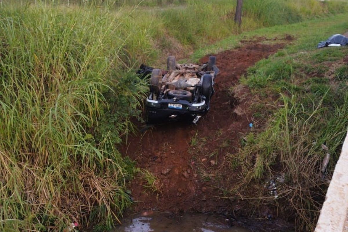Motorista morre após cair com caminhonete em rio em SC - Divulgação/CBMSC/ND