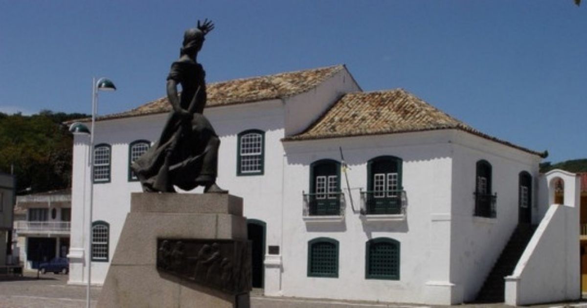 Imagem do museu da Anita Garibaldi, para mostrar como é um dos pontos turísticos mais importantes da região 