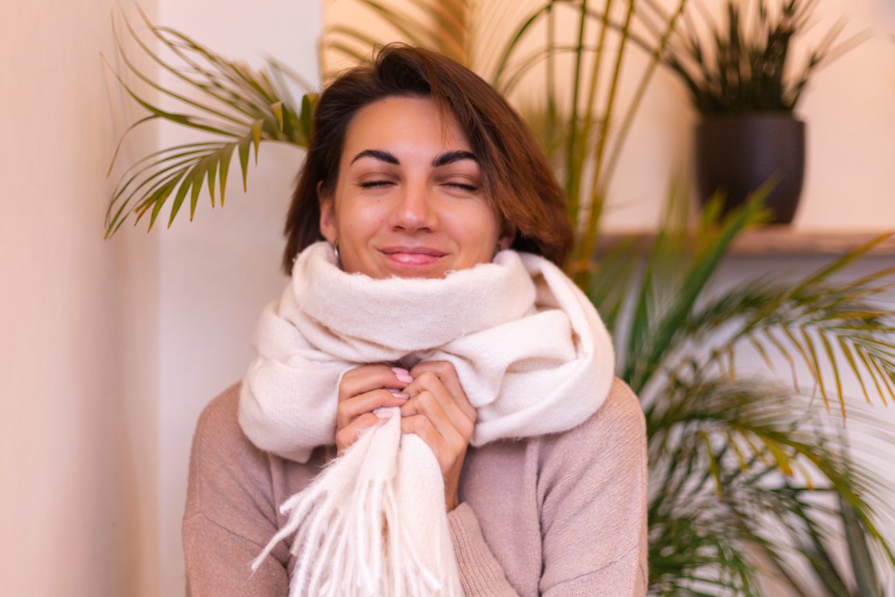Cachecol: protege o pescoço e impede que o vento frio entre pelas roupas - Freepik/ND