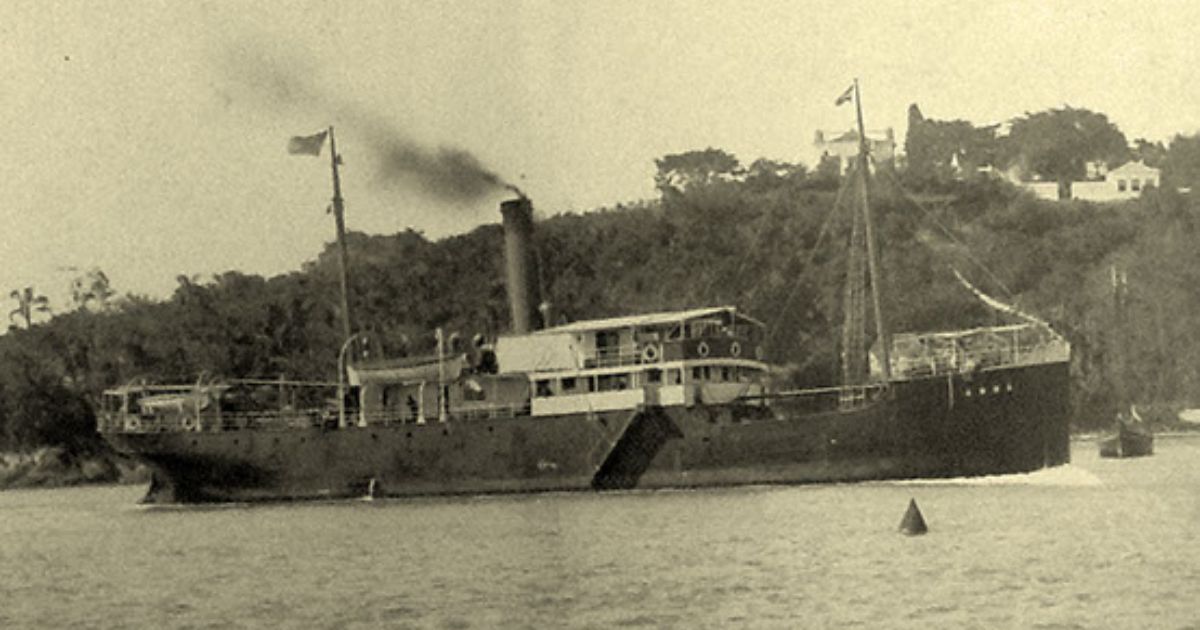 Primeira embarcação a fazer o transporte regular entre Joinville e São Francisco do Sul - Arquivo Histórico/Divulgação/ND