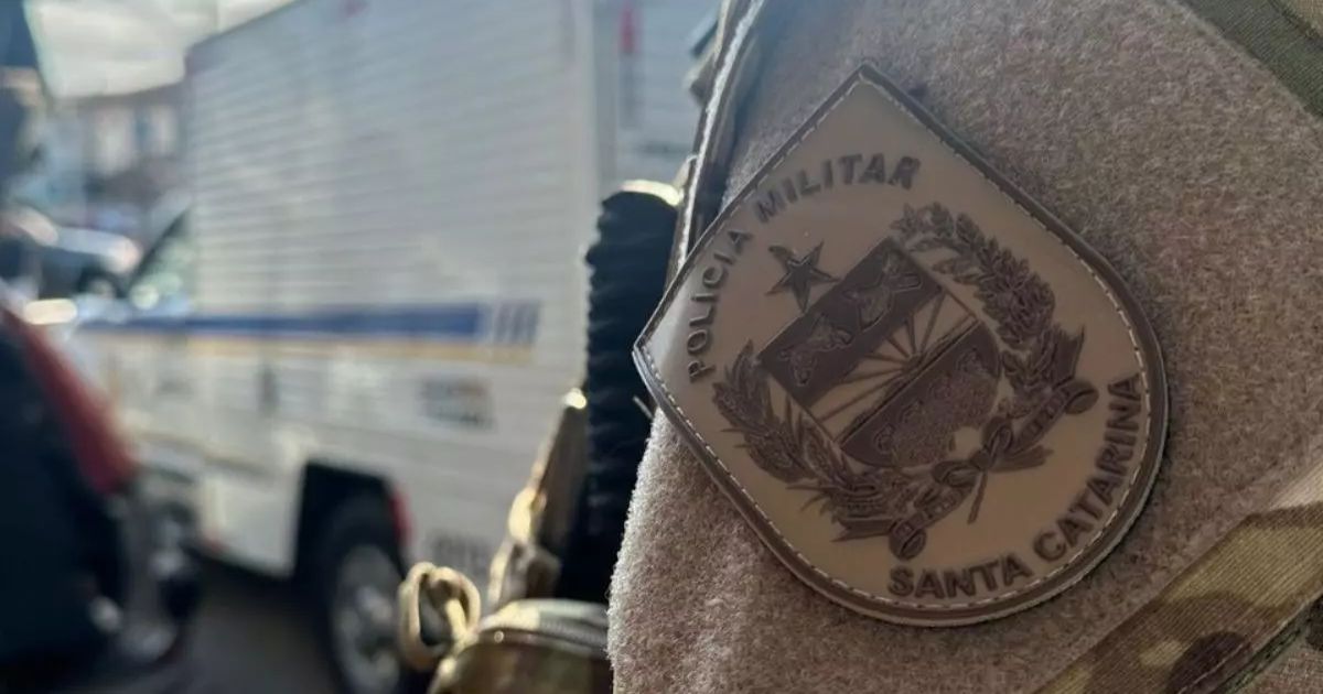 Grupo encapuzado rouba carga de caminhão após render caminhoneiro durante descanso em SC