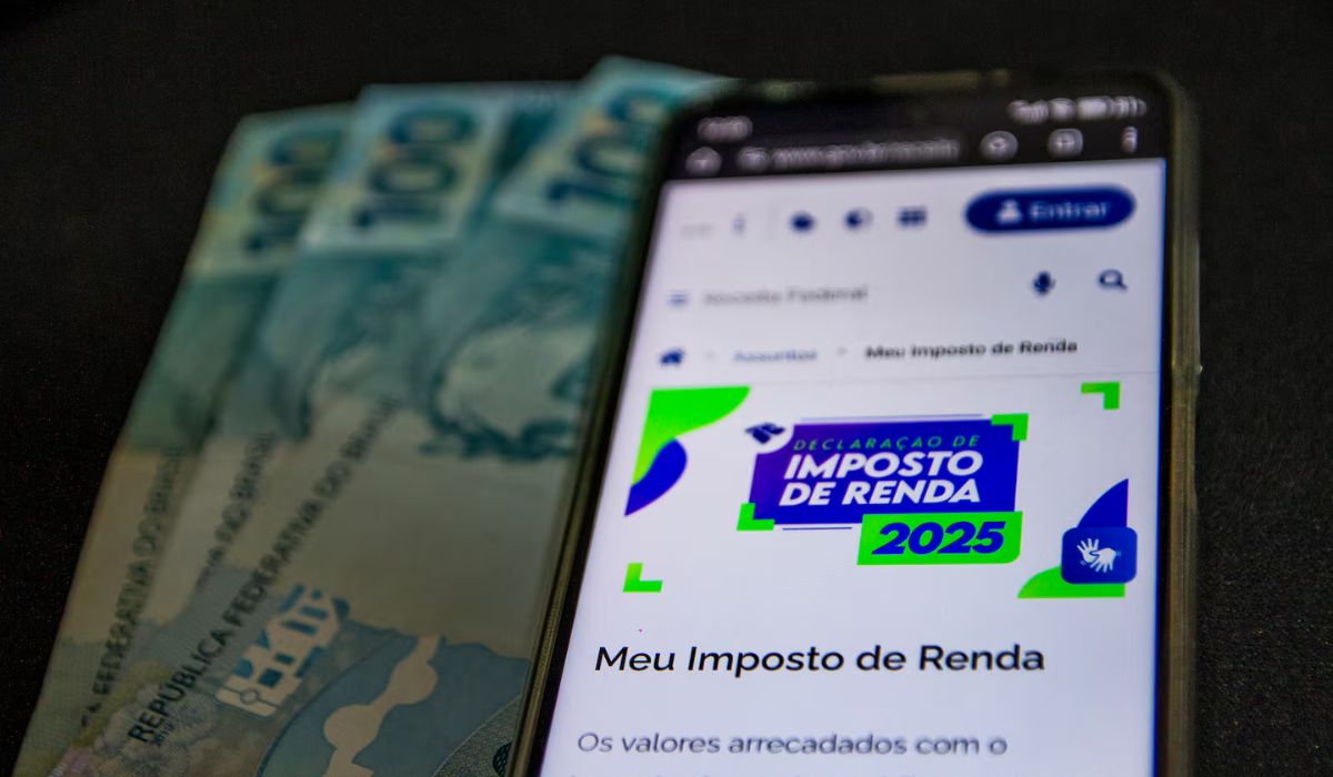 Aplicativo do imposto de renda sobre notas de R$ 100