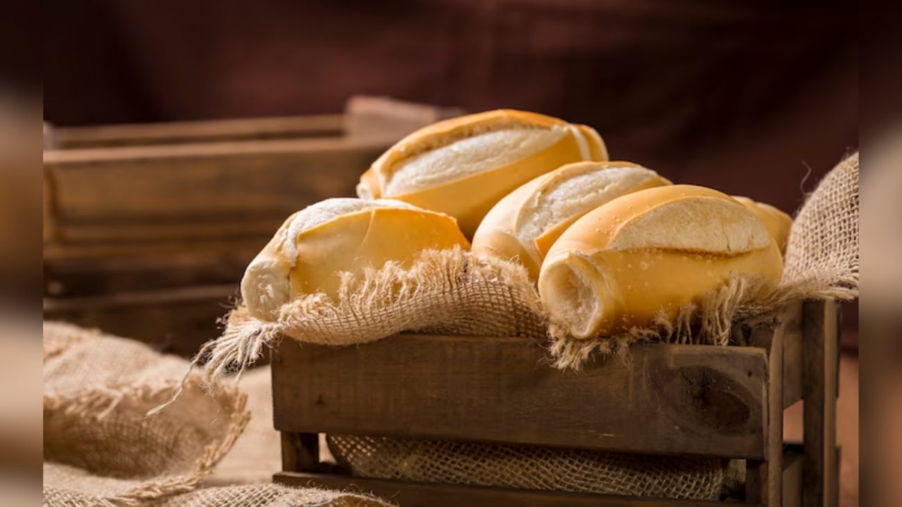 Imagem de três pães dentro de cesta
