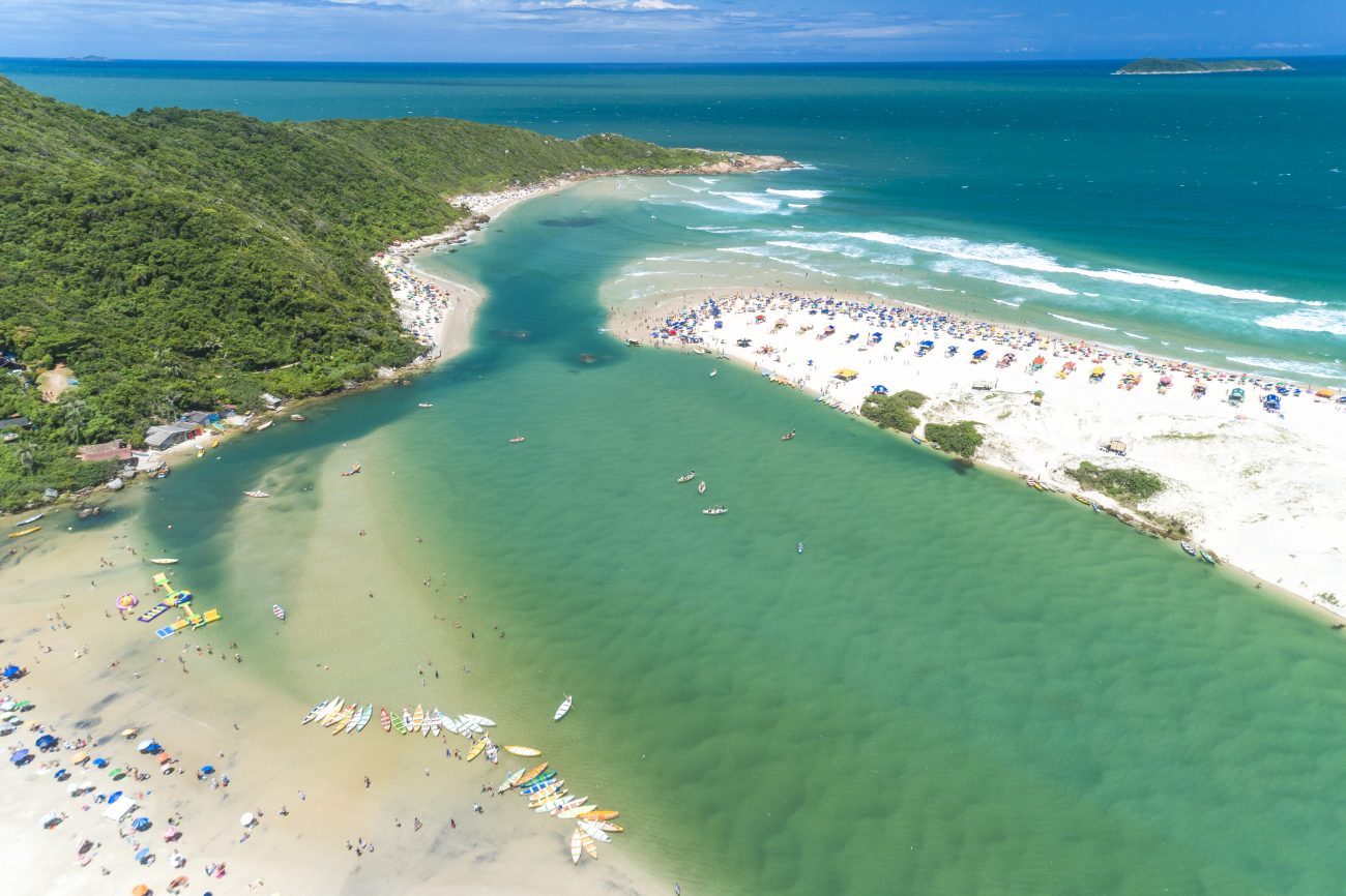 A paradisíaca Praia da Guarda do Embaú, em Palhoça, está dentro da área do parque - Adriel Douglas/PM de Palhoça