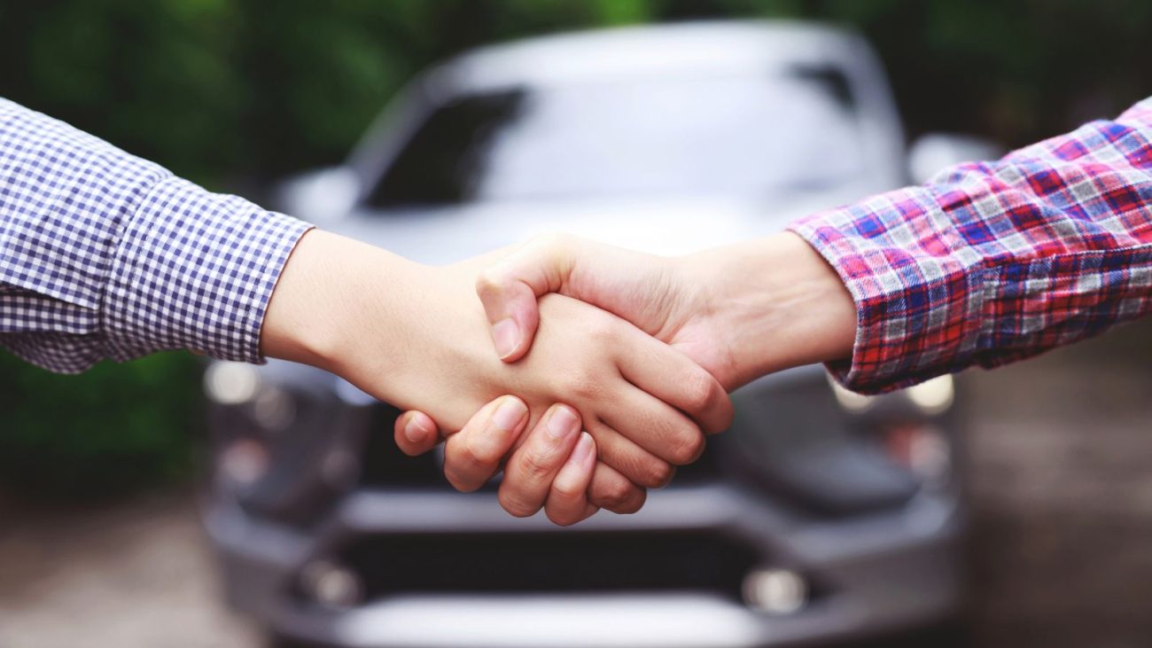 Pensa em colocar o carro como garantia de empréstimo? Modalide de crédito tem vantagens e desvantagens