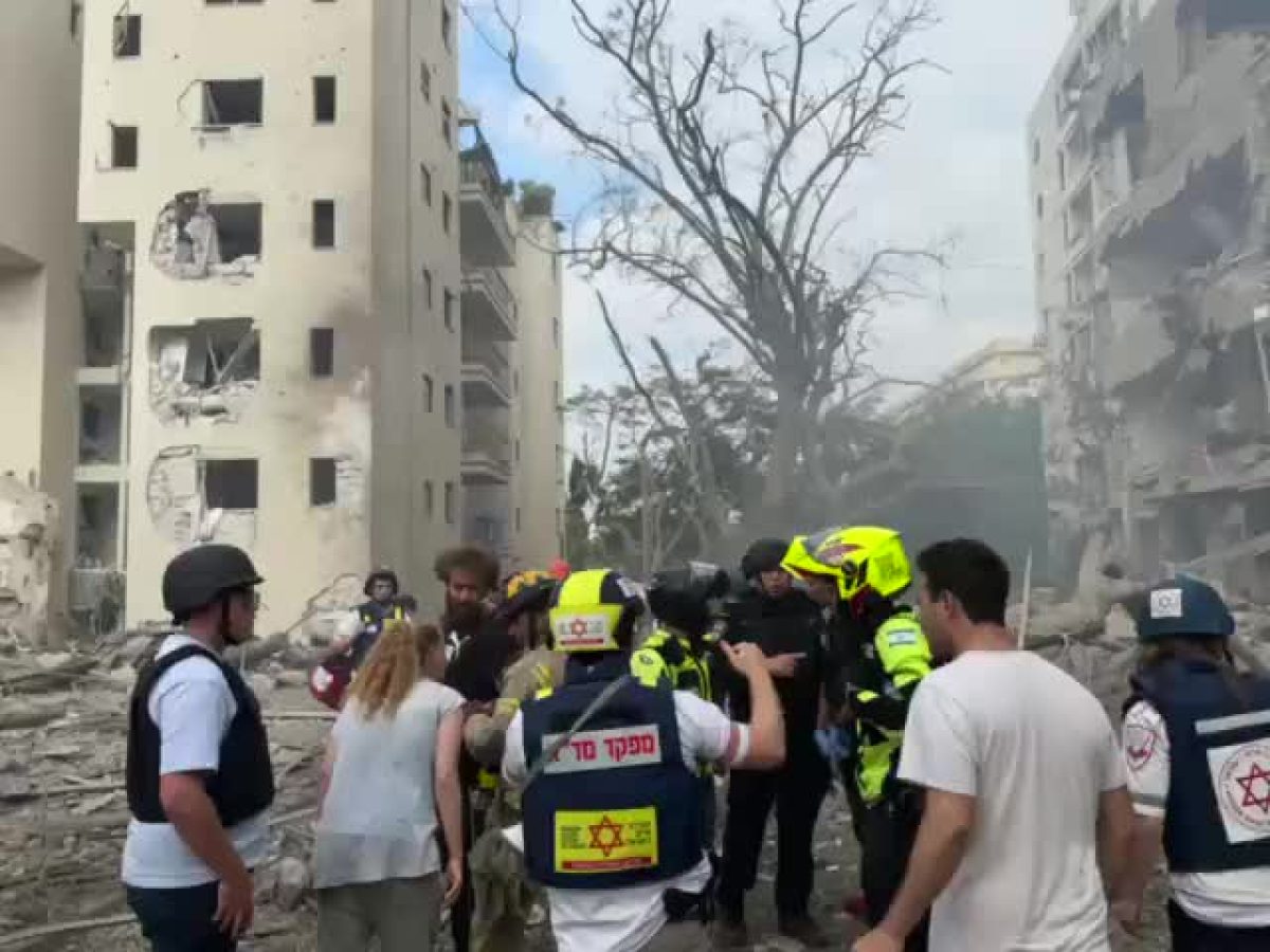 Prédios destruídos em Israel após ataque do Irã