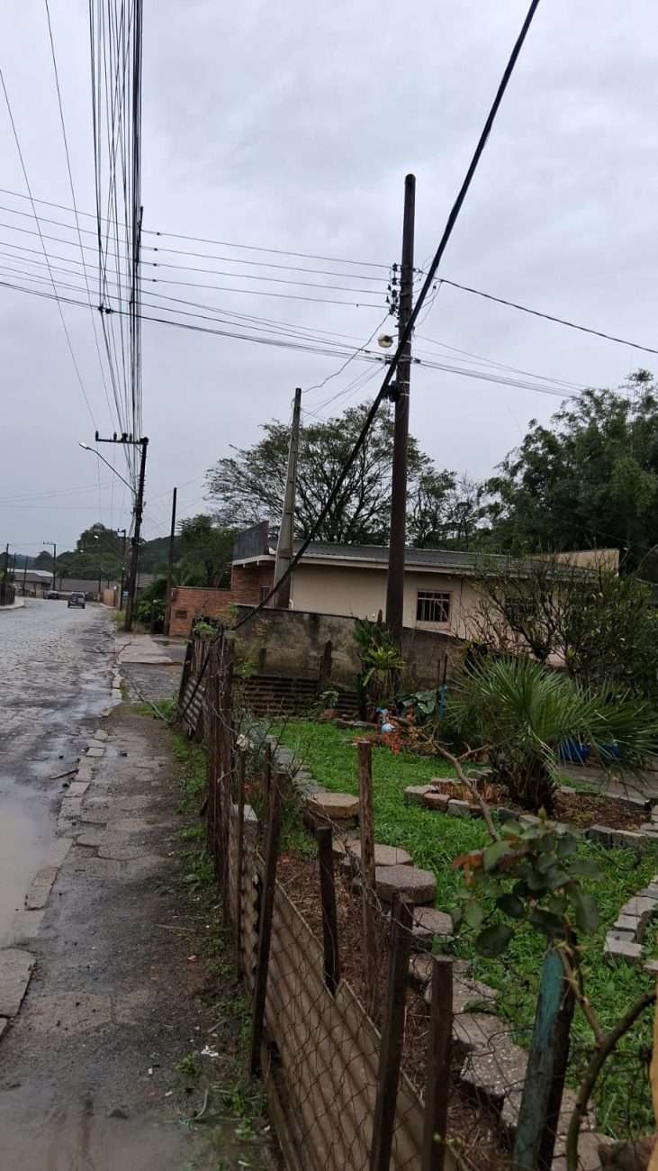 Tempestade derrubou fiação de postes - Reprodução/Prefeitura de São Bento do Sul/ND