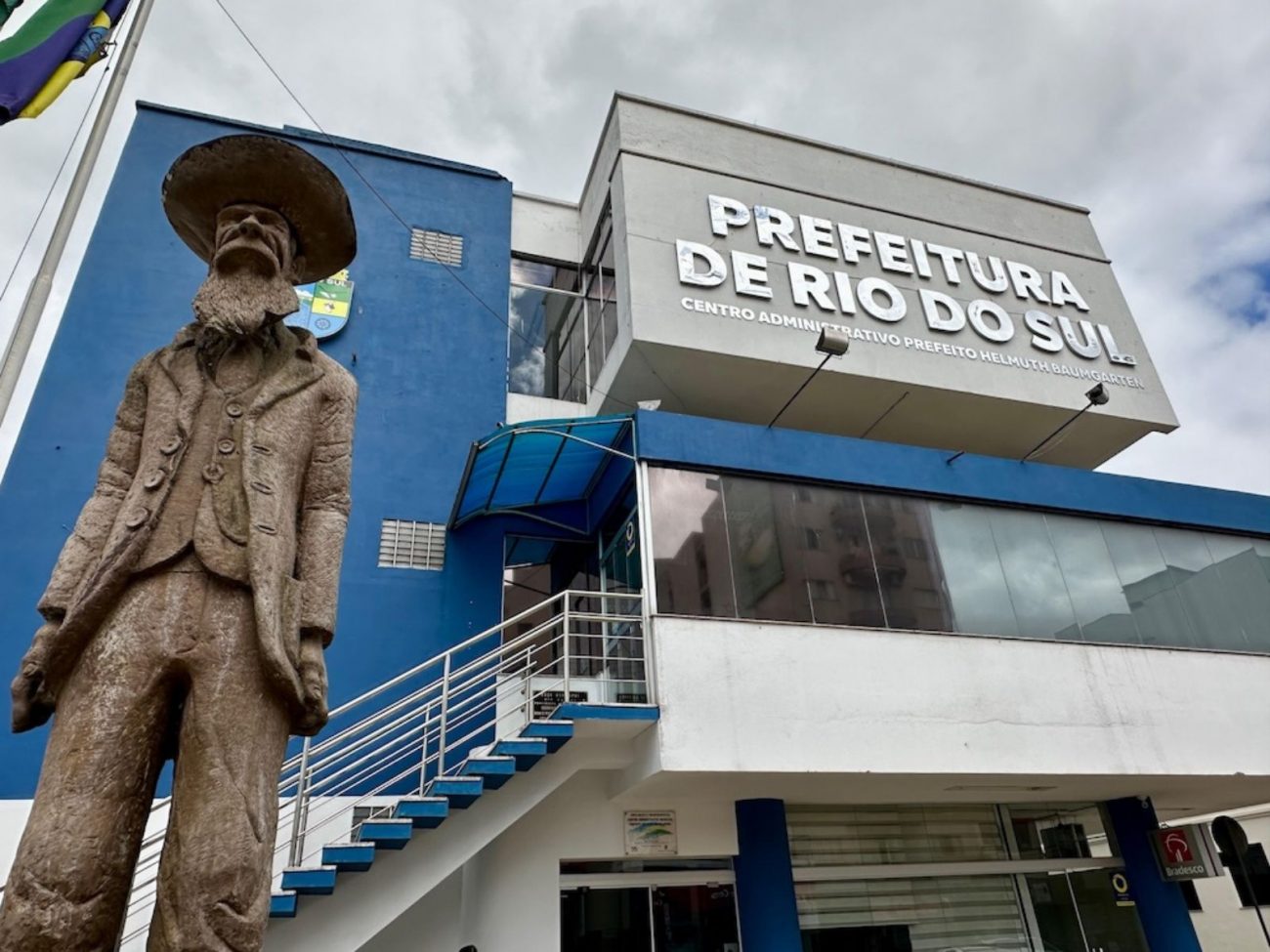 Com salários de até R$ 6,8 mil, SC tem processos seletivos com vagas abertas