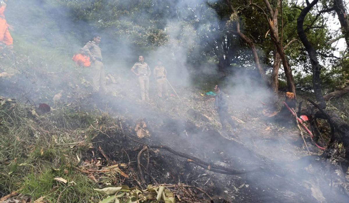 Autoridades controlam incêndio após queda de helicóptero na Índia