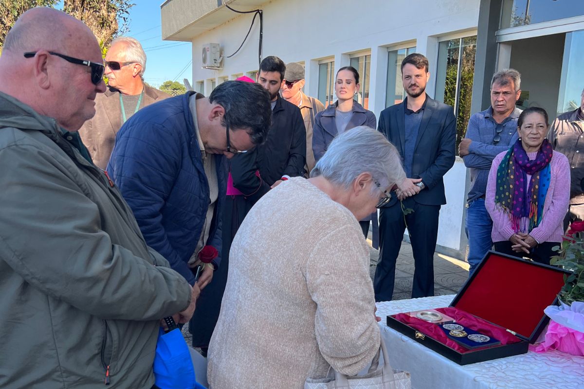 Relíquias sagradas de Santa Teresinha e seus pais chegam a Joaçaba e emocionam fiéis