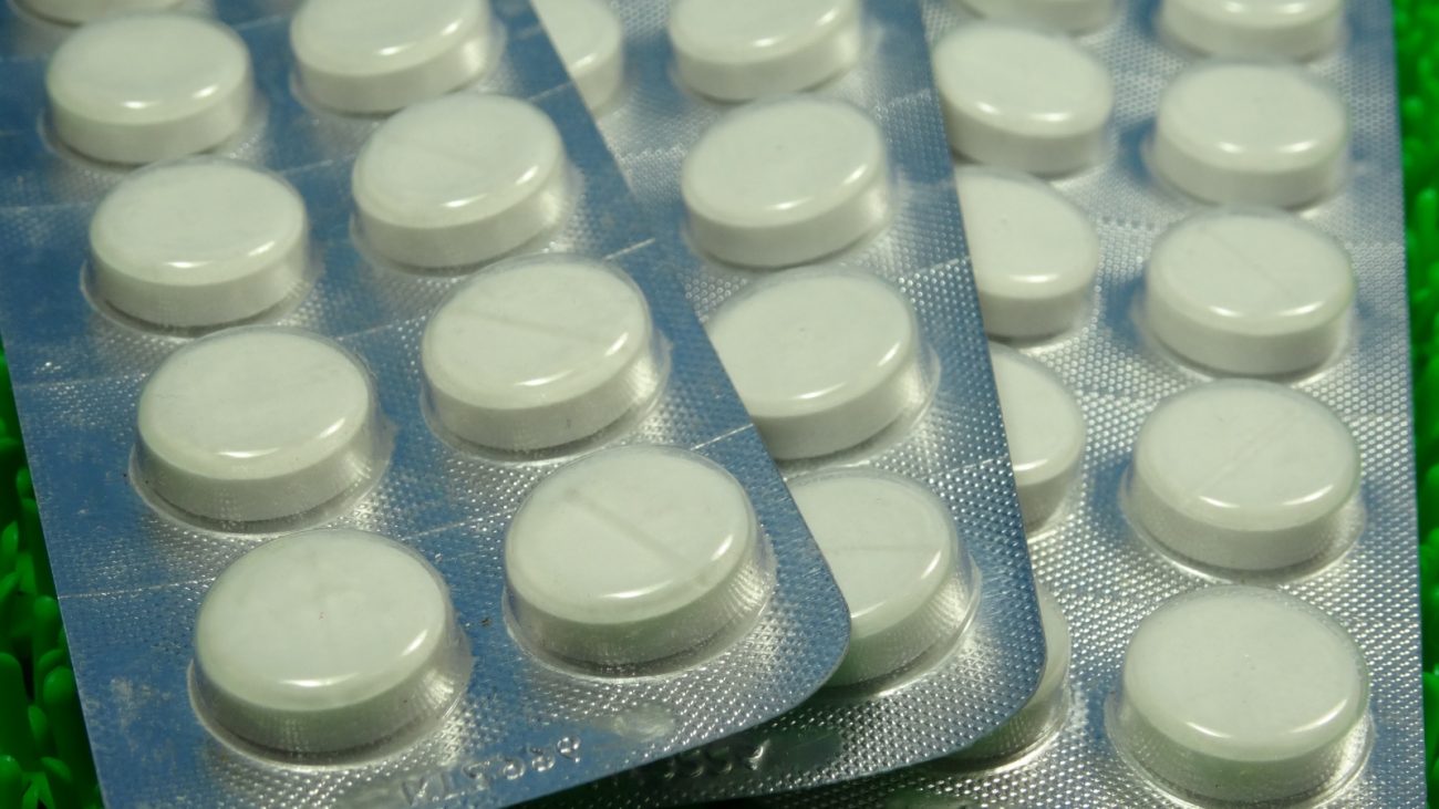 Imagens do remédio paracetamol dentro de cartela