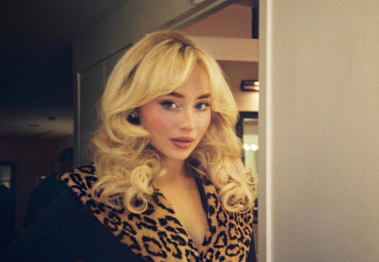 Sabrina Carpenter com o corte de cabelo que poucas conseguem sustentar 