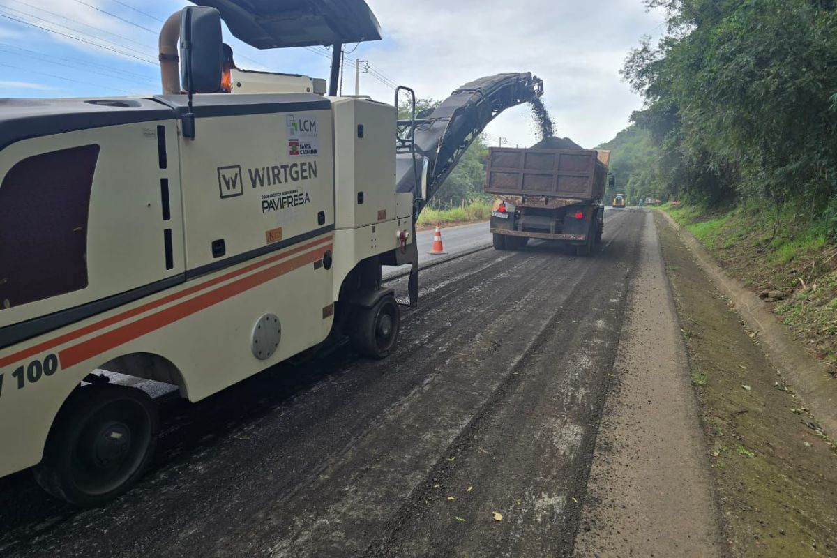 SC-305 atinge 40% de execução e conta com 12 km em concreto na rodovia