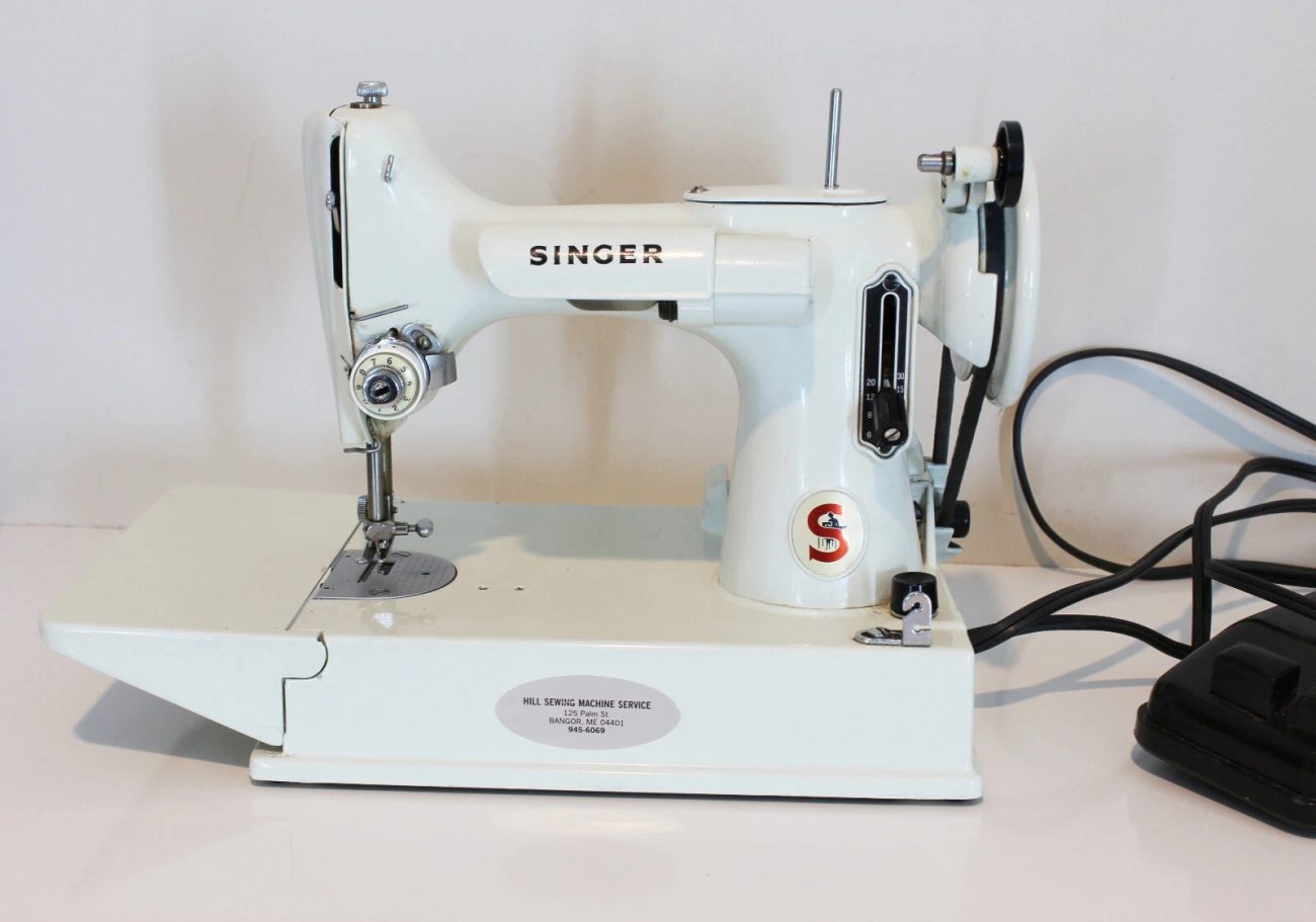 Singer 221 Featherweight: conhecida como 